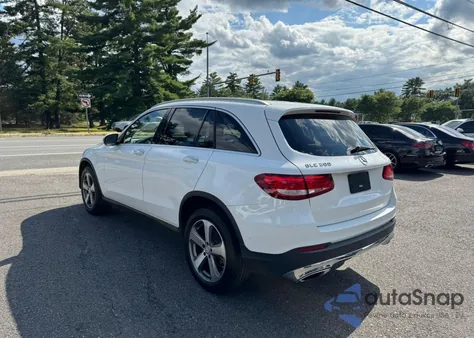 2016 Mercedes-Benz Glc 300 z USA, uszkodzony, nr VIN WDC0G4JB6GF040281